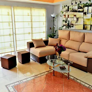 bonito-apartamento-cntrico-y-cerca-de-la-playa.hotelsinnerja.org/